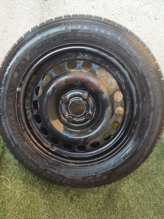 Pneu Michelin 15 pronto a usar, sem furro