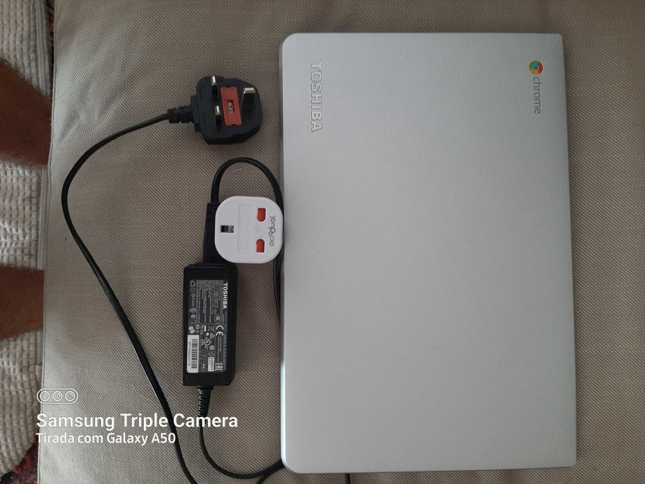 Toshiba Chromebook CB30 B104 with Chrome OS64586031393665123