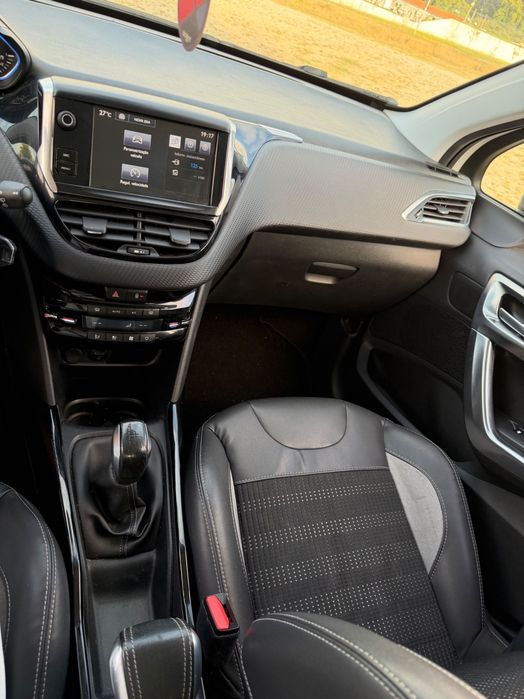Peugeot 2008 1.2Vti Allure
