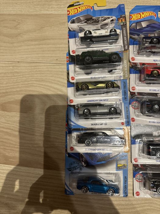 Hot Wheels моделі.