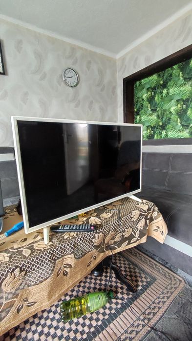 Telewizor  Thomson 32 , plus dekoder DVBT 2