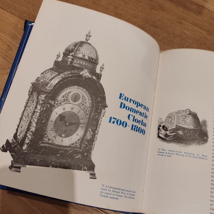 Livro sobre relógios antigos