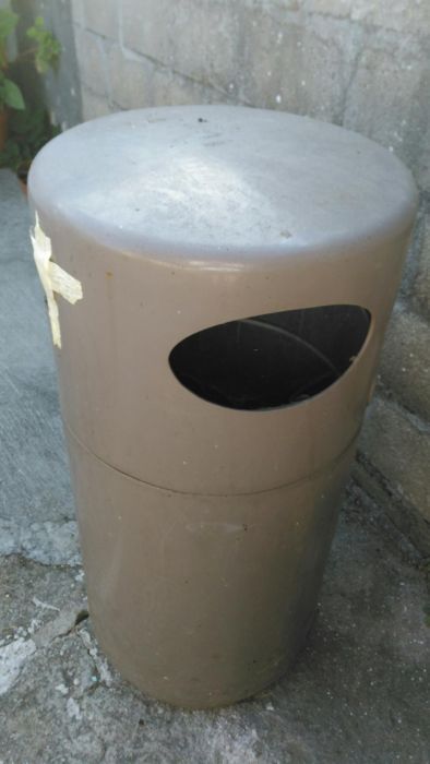 Caixote de lixo muito prático com contentor movivel