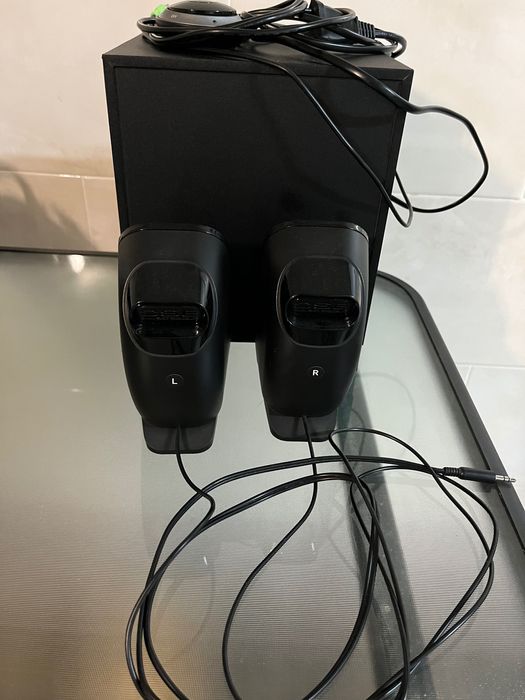 Sistema de som Creative com avaria