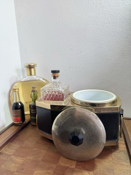 Mini bar antigo. Fabrico japonês