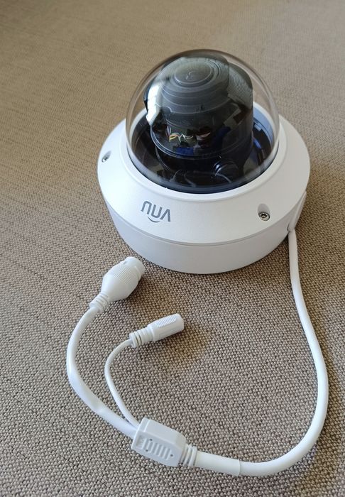 Відеокамера Uniview з моторизованим варифокальним об'єктивом 2,8-12