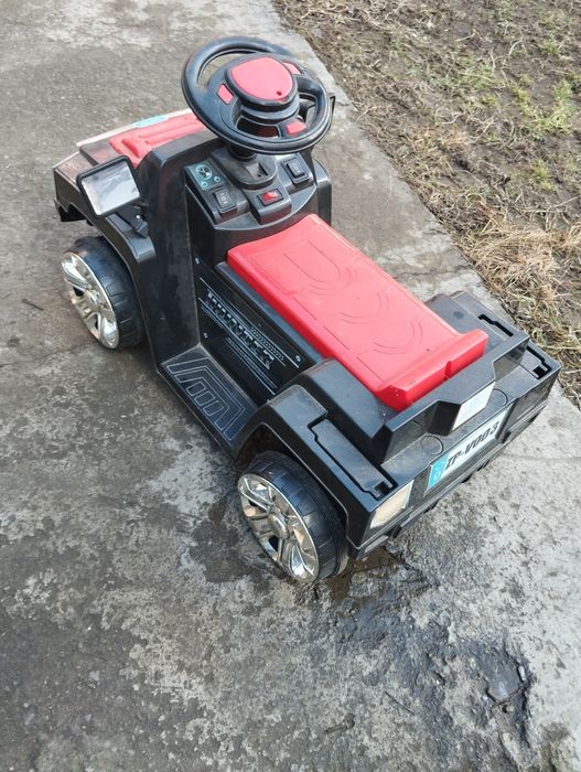 Дитячий електричний автомобіль