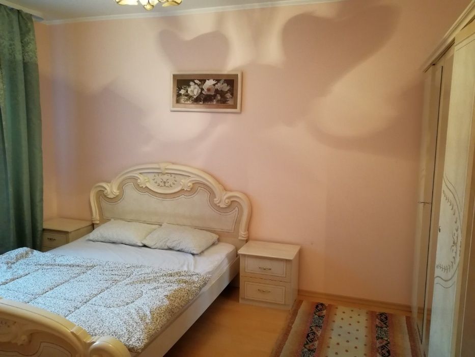 Посуточно двухкомнатная зади отеля Надия. Центр. Отчетные документыи