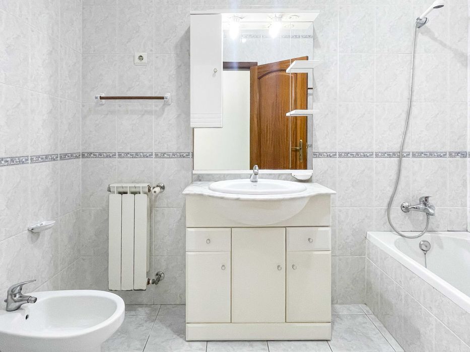 Aluga-se Apartamento T2 na Rua Sacadura Cabral, 55 - Ovar - Furadouro