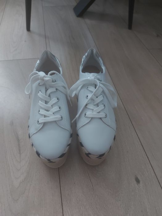 Buty na koturnie Guess ,,nowe"