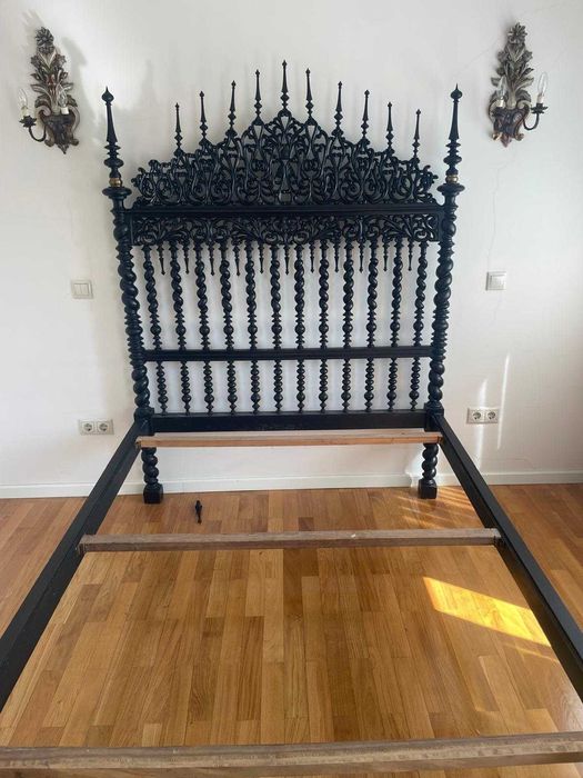 Mobilia de quarto em madeira maciça
