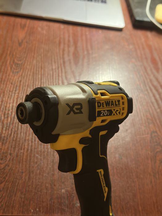 Komplect/zestaw Dewalt DCF845 + Bateria 2Ah + ladowarka