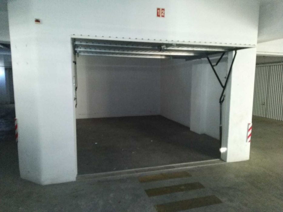 Garagens para arrendamento - Cacém / Rio de Mouro / Rinchoa