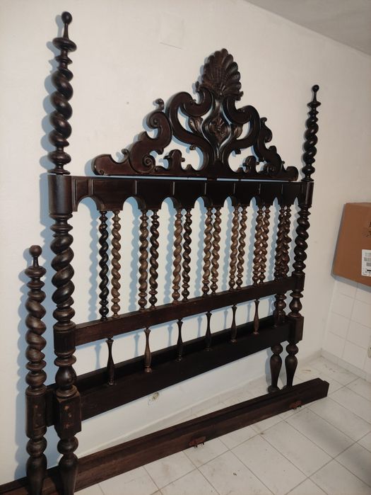 Cama antiga de Madeira