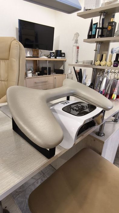 Розпродаж підставок для манікюра