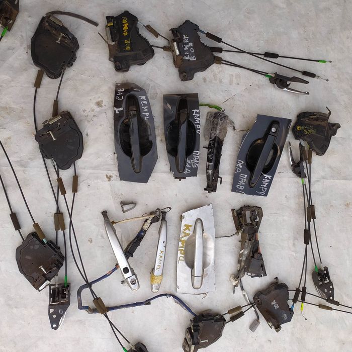 Ручка дверей замок дверей Toyota Camry 40 замок двери ручка двери