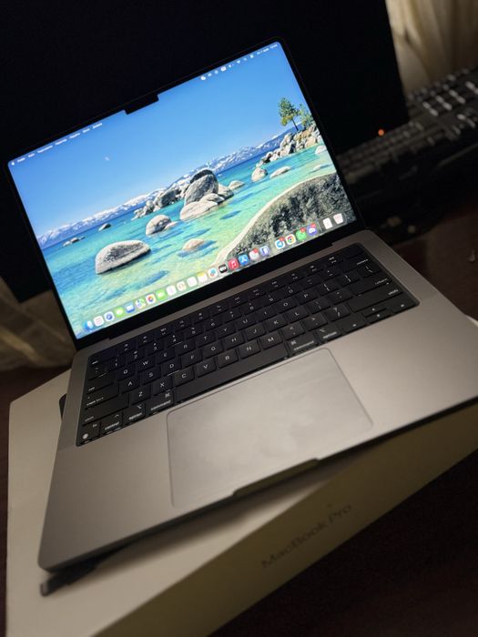 Macbook Pro M3 2023 14” 8/512 MTL73LL/A