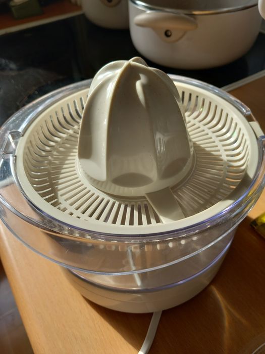 Wyciskacz do owoców cytrusowych.