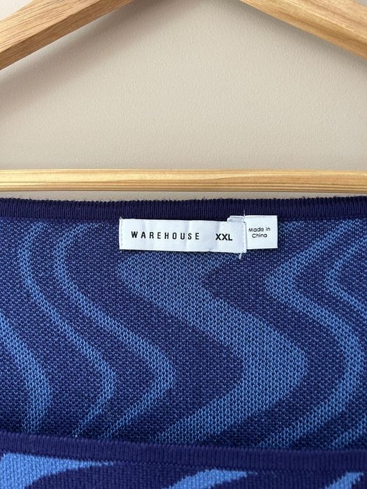 Niebieski sweter szerokie rękawy dekolt karo