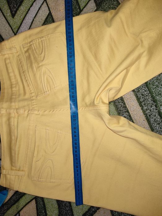 Яскраво- жовті джинсові ,бріджи  46 розмір