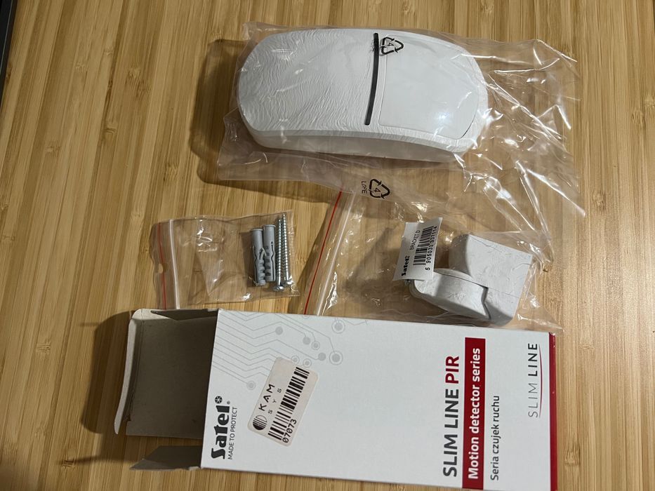 Czujka Satel Slim Line PIR SLIM-PIR i uchwyt