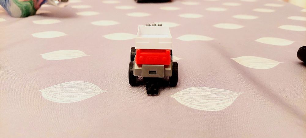 Auto z napędem, samochód ciężarowy, straż