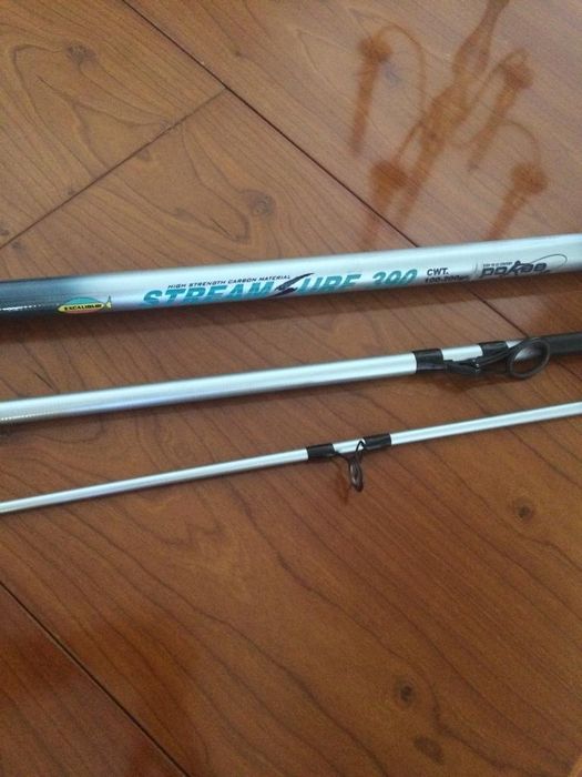 Cana de pesca Stream Surf e carreto Daiwa jupiter 5500 (mar)