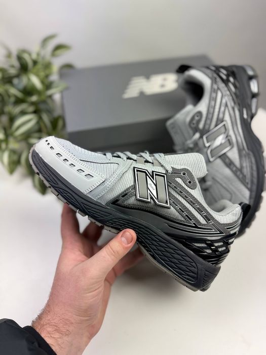 Buty New Balance 1906R z elementami odblaskowymi