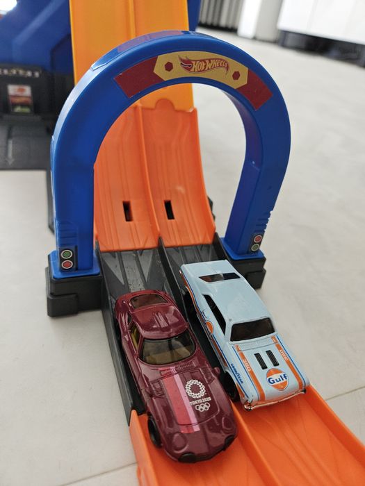 Hot Wheels CITY Rajdowy garaż FTB68