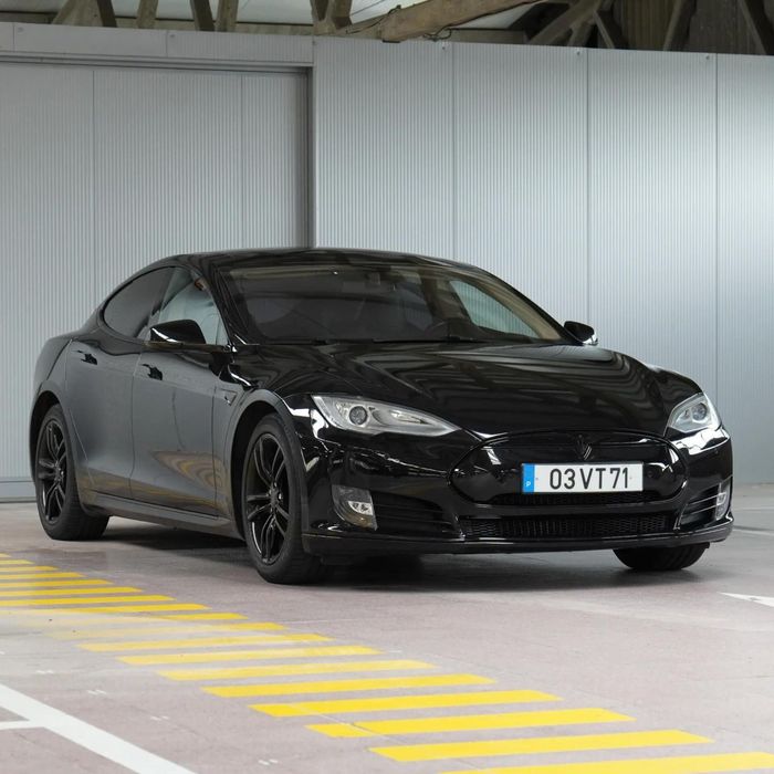 Tesla Model S 85
