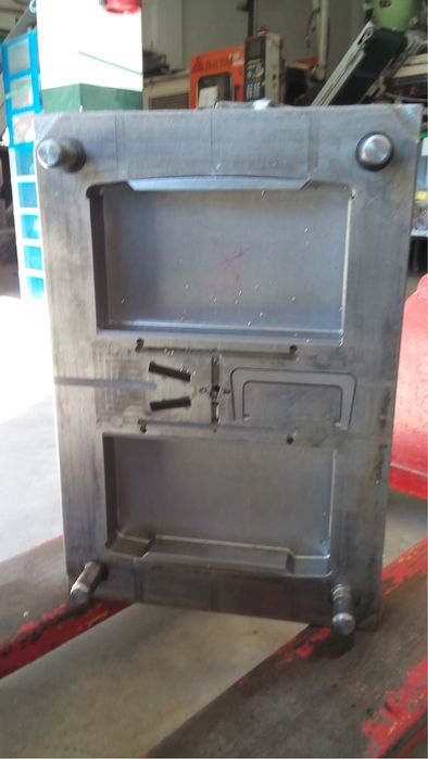 Mala de plastico multiusos muito uso e pratico de montar dois moldes