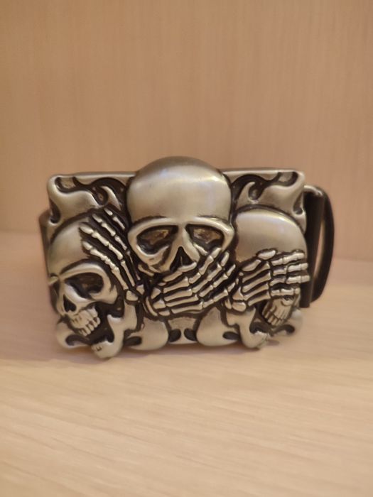 Шкіряний чорний ремень з черепами