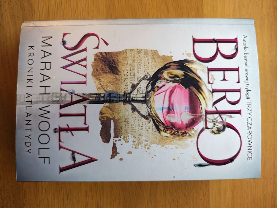 Berło światła - Marah Woolf