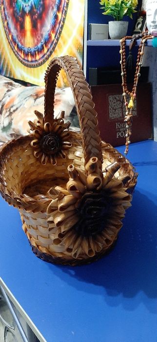 Плетённая корзинка из лозы