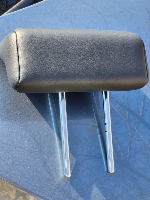 Підголовник задній центр. Jeep Cherokee Trailhawk2020