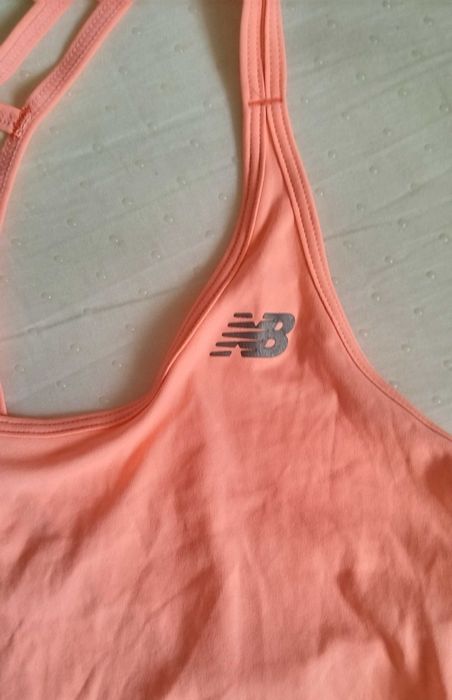 Top/regata desportiva New Balance mulher Tamanho S coral/rosa com tule (running/tennis)