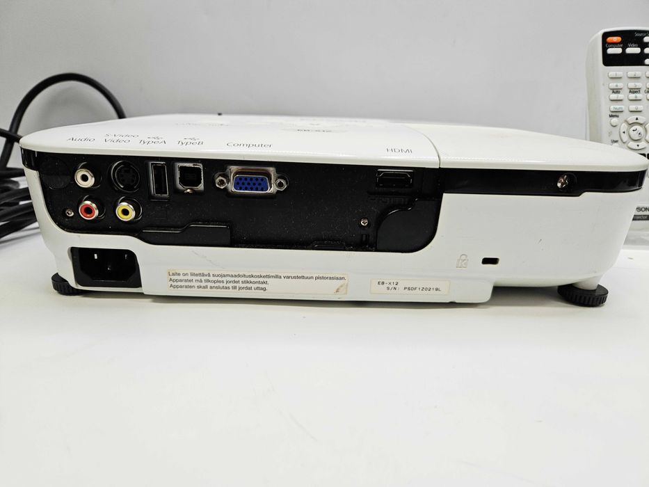 Projektor Epson EB-X12 – w 100% sprawny, z pilotem i kablem