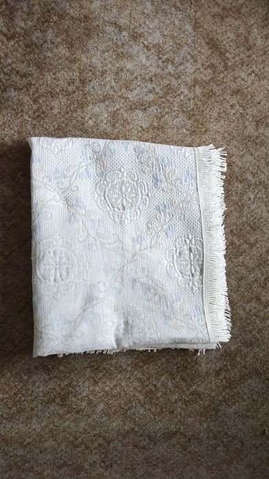 Vintage decorative bedspread with fringes – 230x207 cm