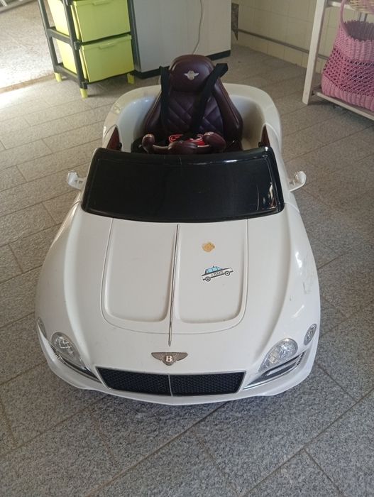 Carro elétrico criança