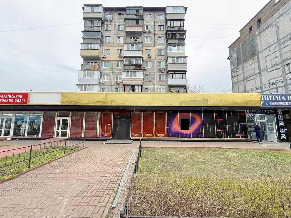 Оренда фасадного приміщення Воскресенський пр., 26 (135 кв.м.)