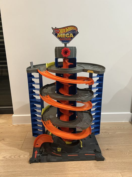 Garaz hot wheels mega garaż