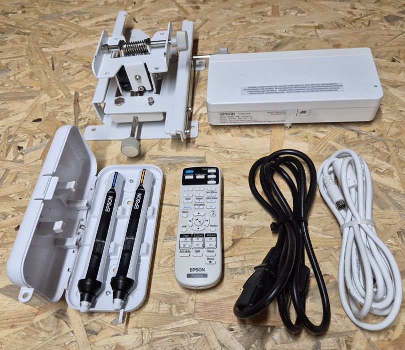 Projektor Epson EB-680Wi