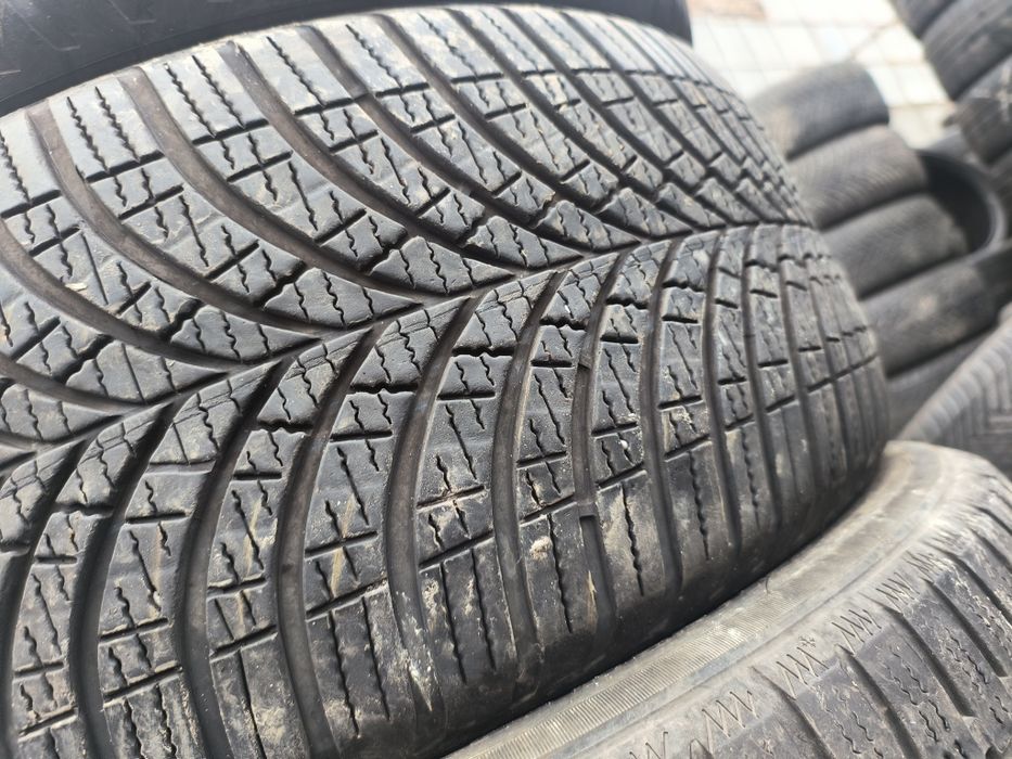 255/45R19 Good year all season