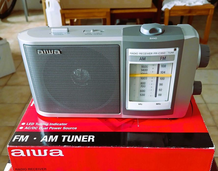 Rádio Aiwa modelo FR C350