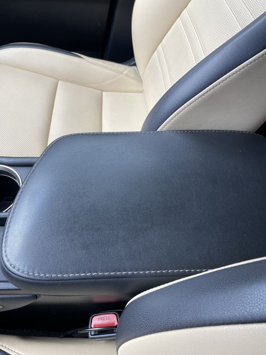 Автомобіль LEXUS