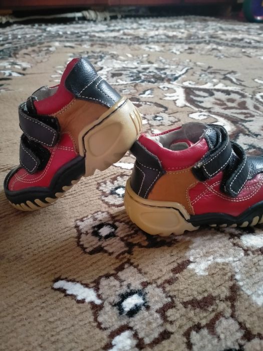 Ботинки красно-синие