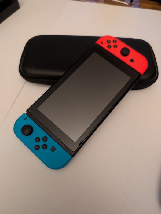 Nintendo Switch V2 Desbloqueada + Acessórios