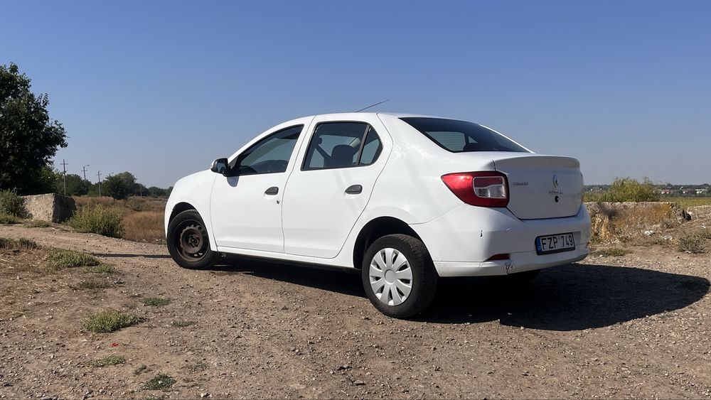 Renault logan 2016 на повному ходу