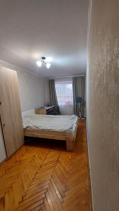 Продам 2-кімнатну квартиру. Вул.Стависька,33.