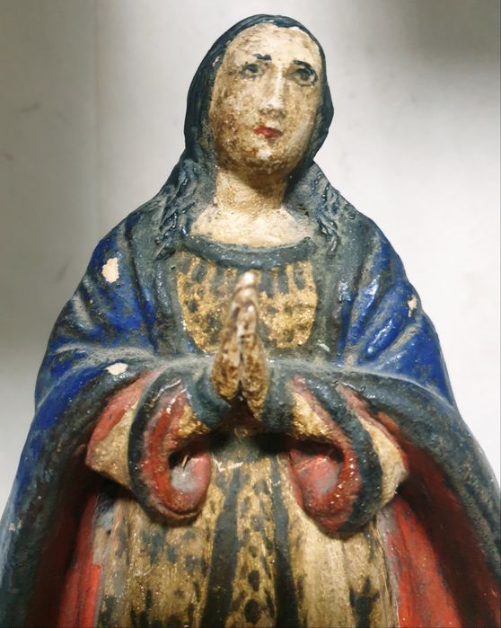 Antiga escultura da Nossa Senhora da Conceição em barro policromado